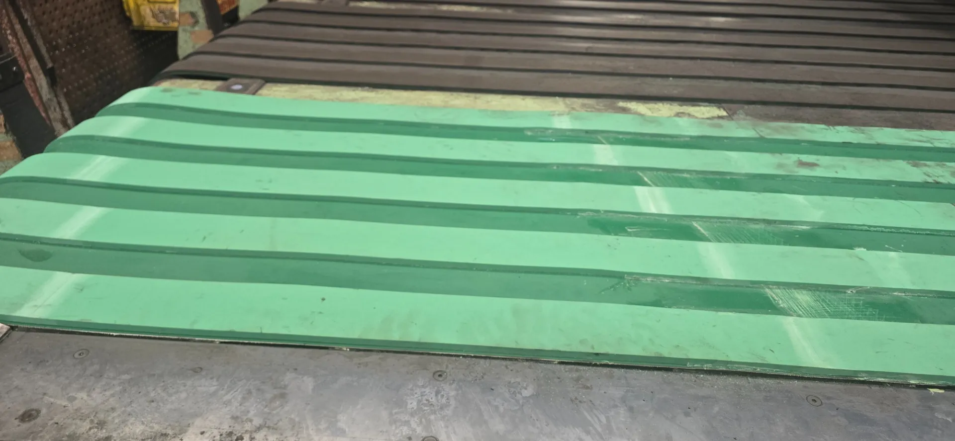 ベルトコンベア交換ベルト修理にお悩みの方はCuRa ENDLESS株式会社