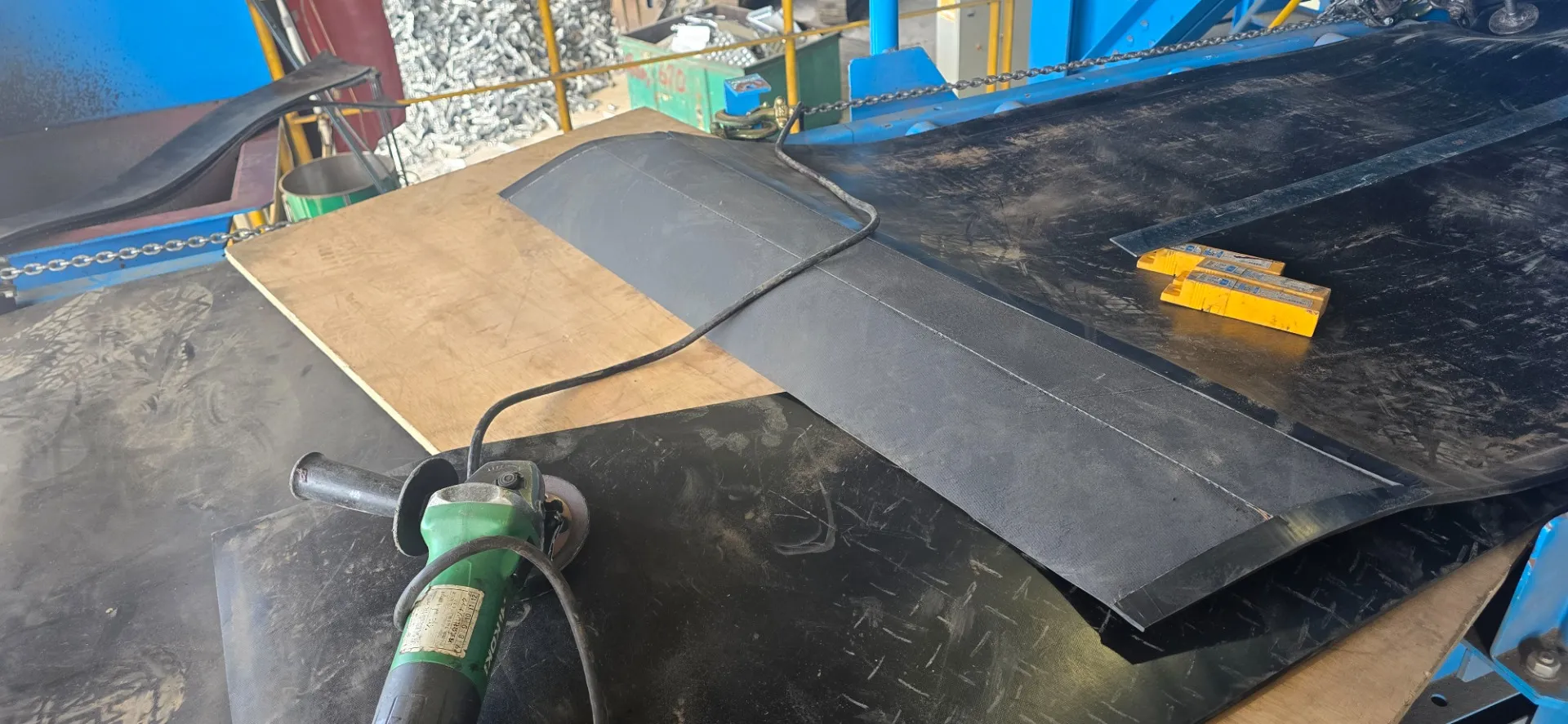 ベルトコンベア交換ベルト修理にお悩みの方はCuRa ENDLESS株式会社